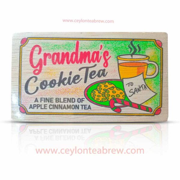 Mlesna Ceylon loose leaf tea with apple cinnamon extracts in wooden box